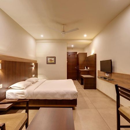 Hotel Classic Mid Town, 戈尔哈布尔 外观 照片