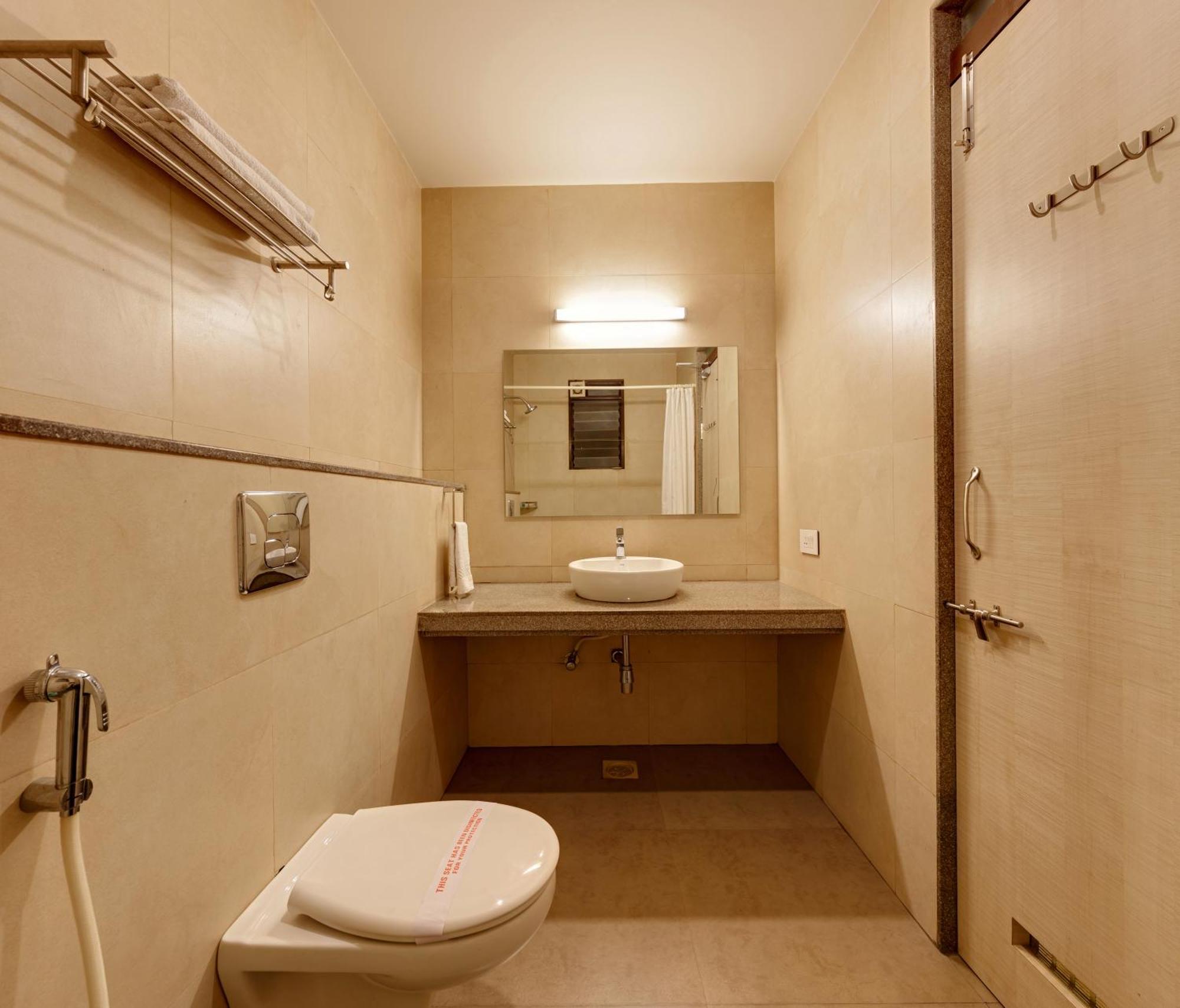 Hotel Classic Mid Town, 戈尔哈布尔 外观 照片