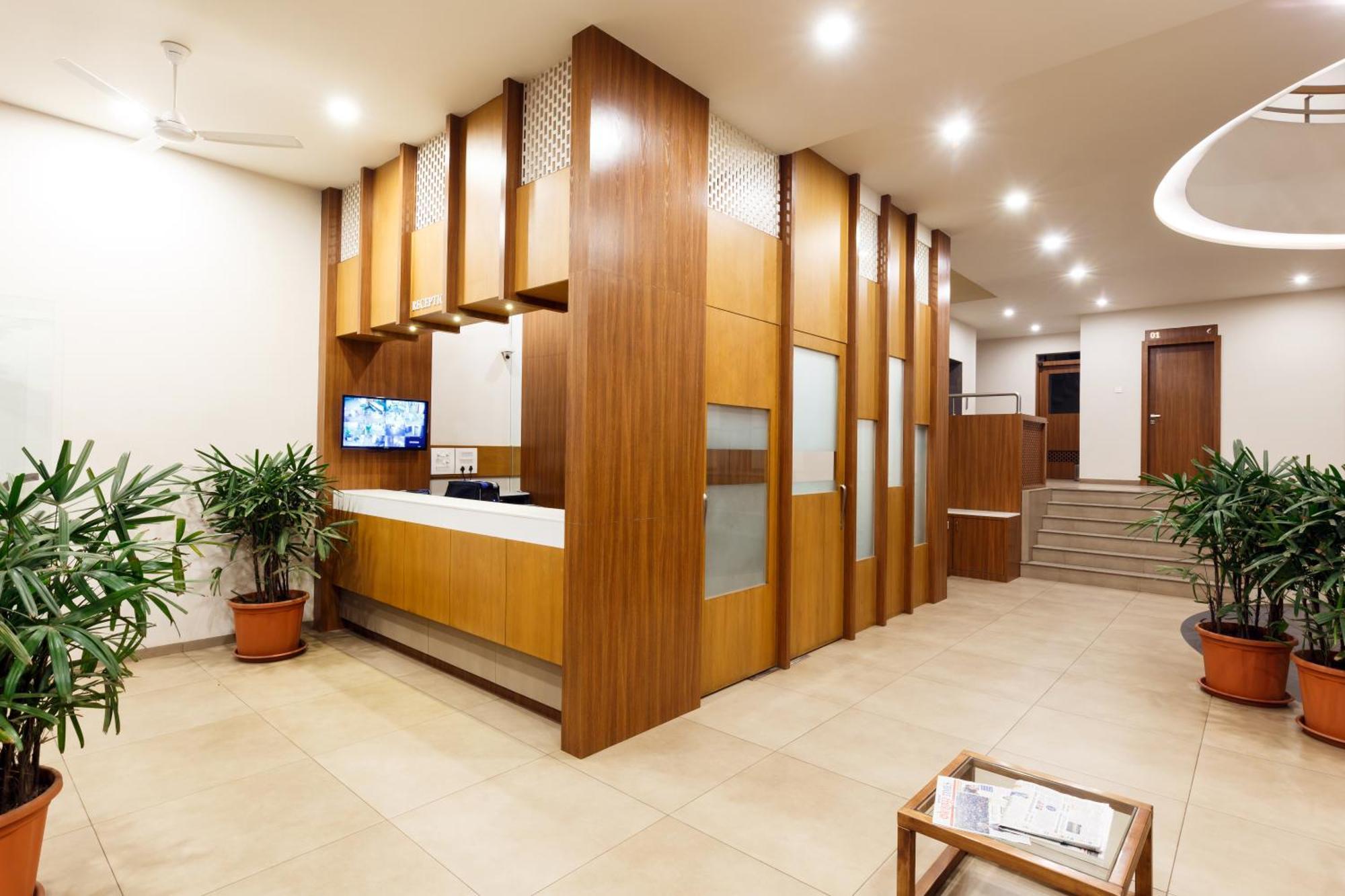 Hotel Classic Mid Town, 戈尔哈布尔 外观 照片