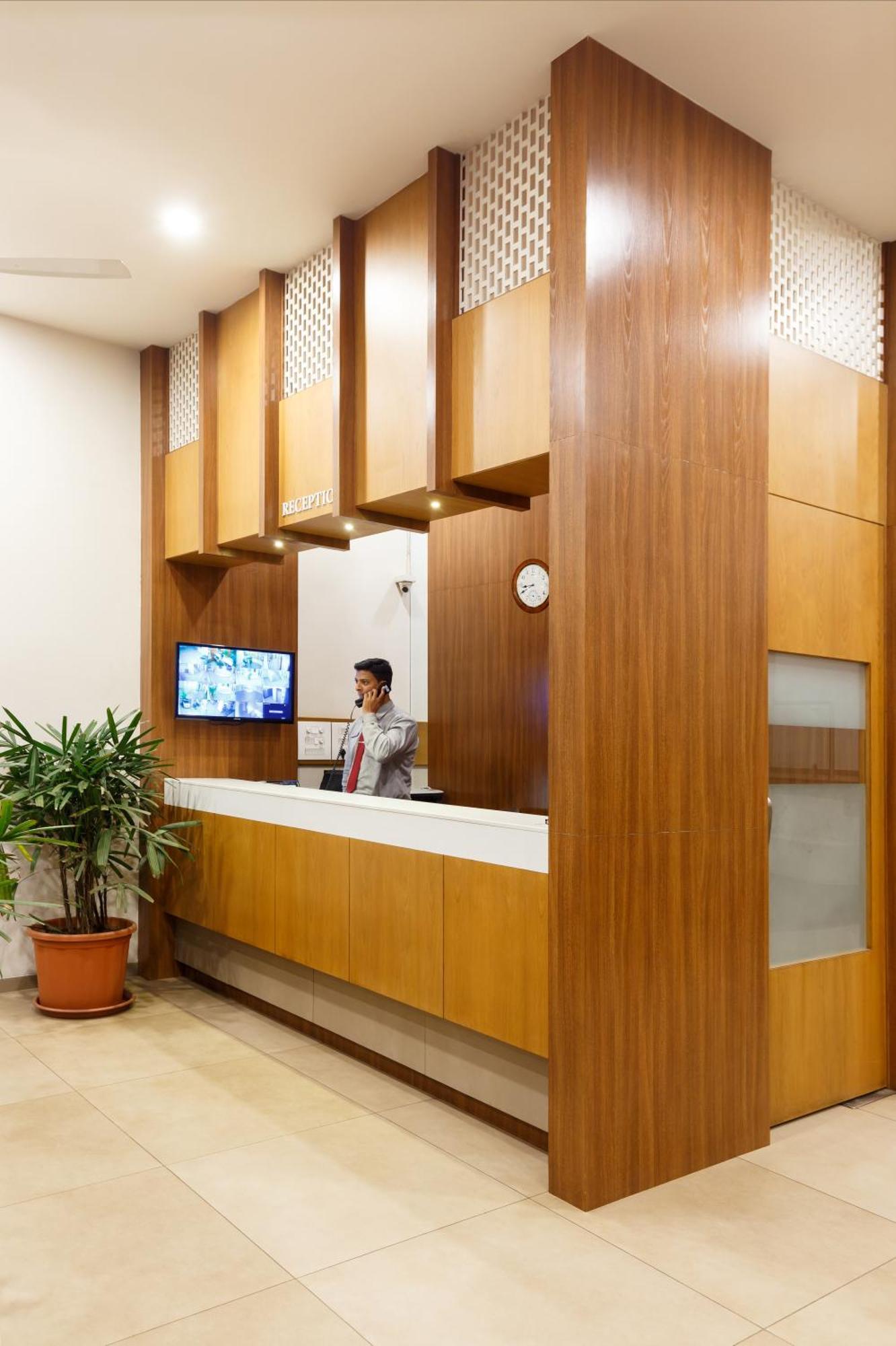 Hotel Classic Mid Town, 戈尔哈布尔 外观 照片