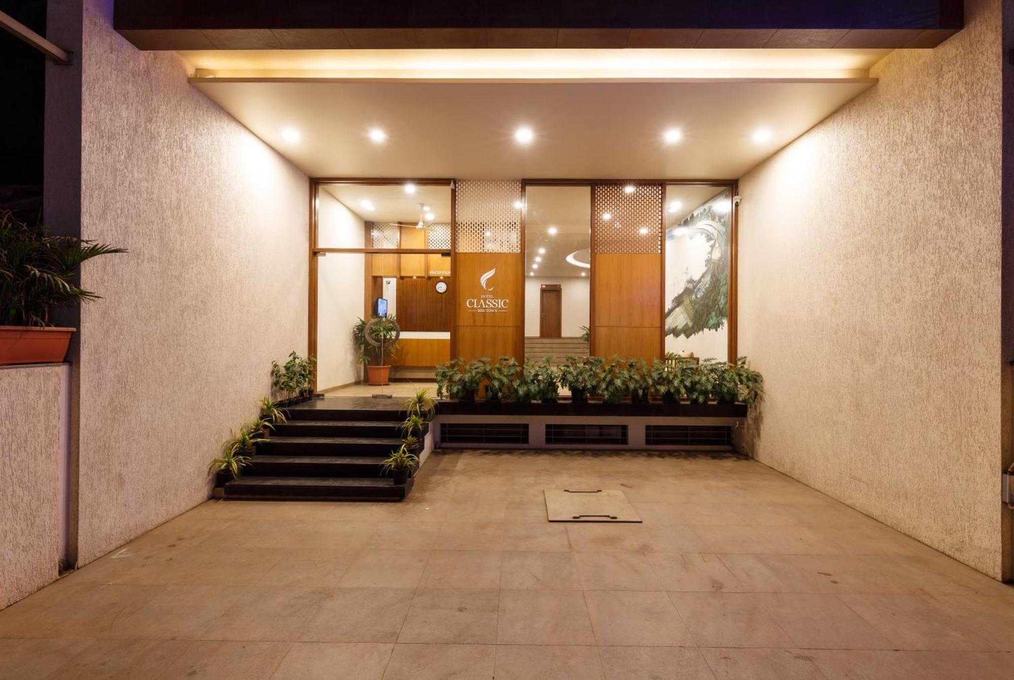 Hotel Classic Mid Town, 戈尔哈布尔 外观 照片