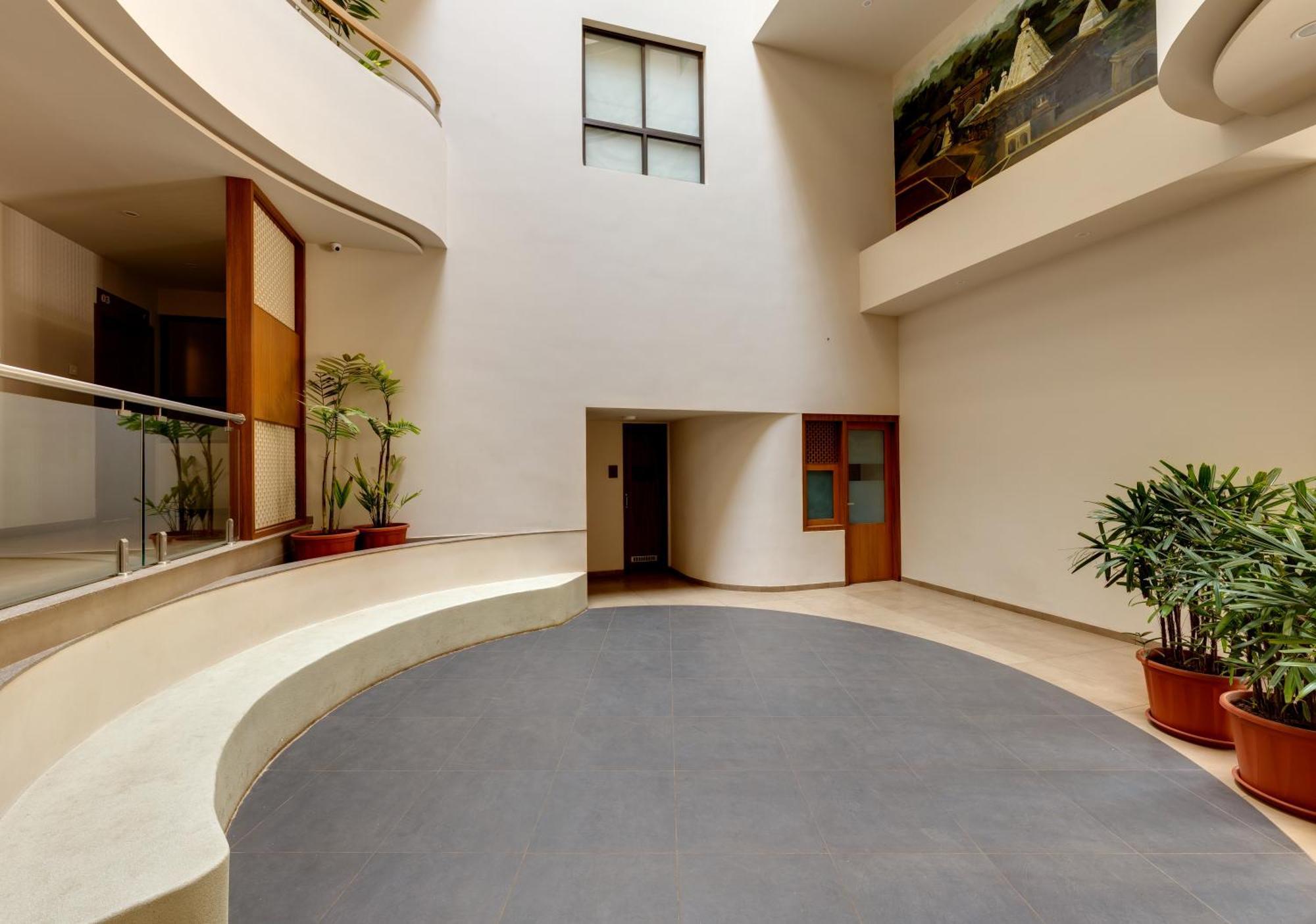 Hotel Classic Mid Town, 戈尔哈布尔 外观 照片