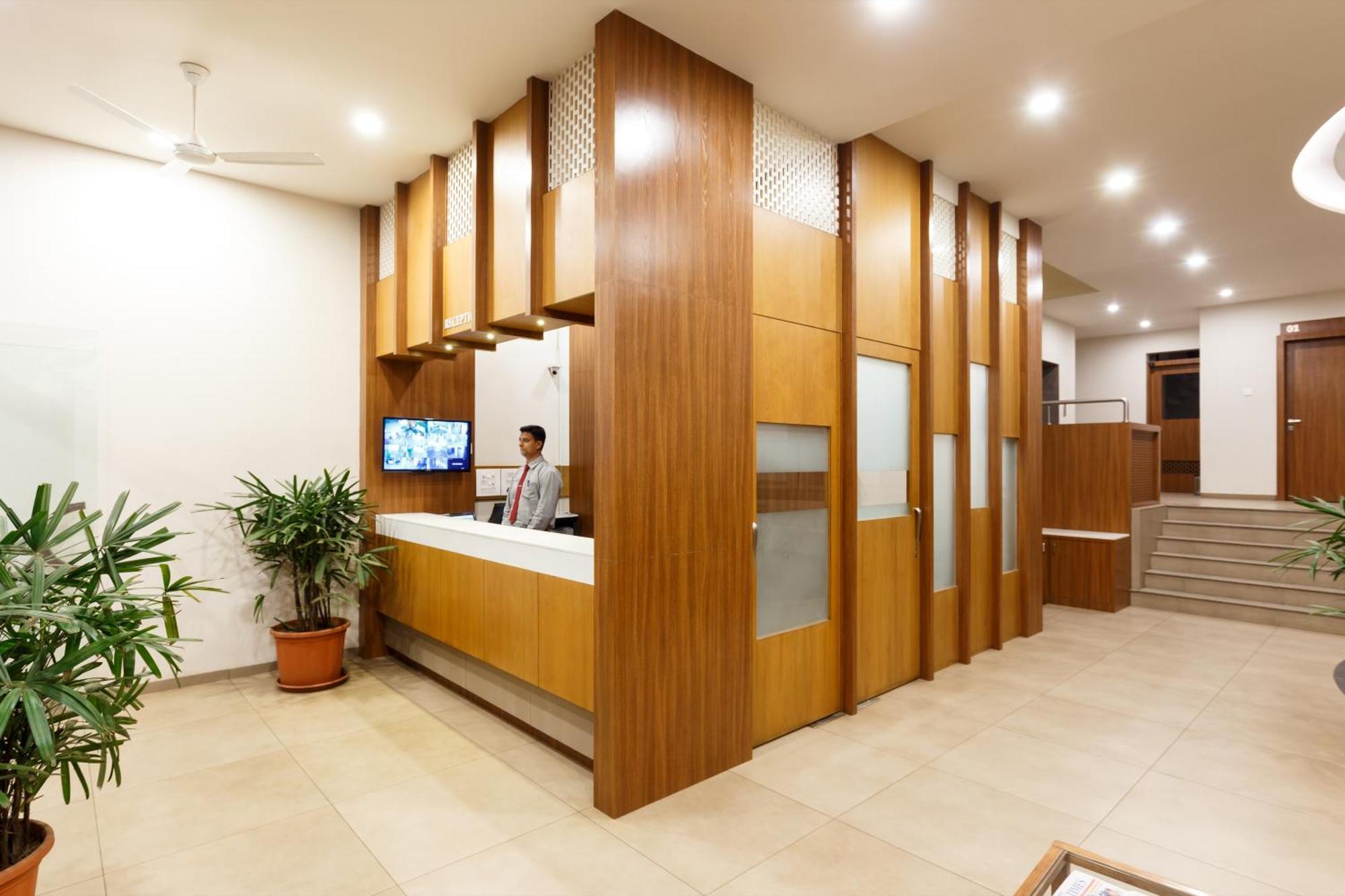 Hotel Classic Mid Town, 戈尔哈布尔 外观 照片