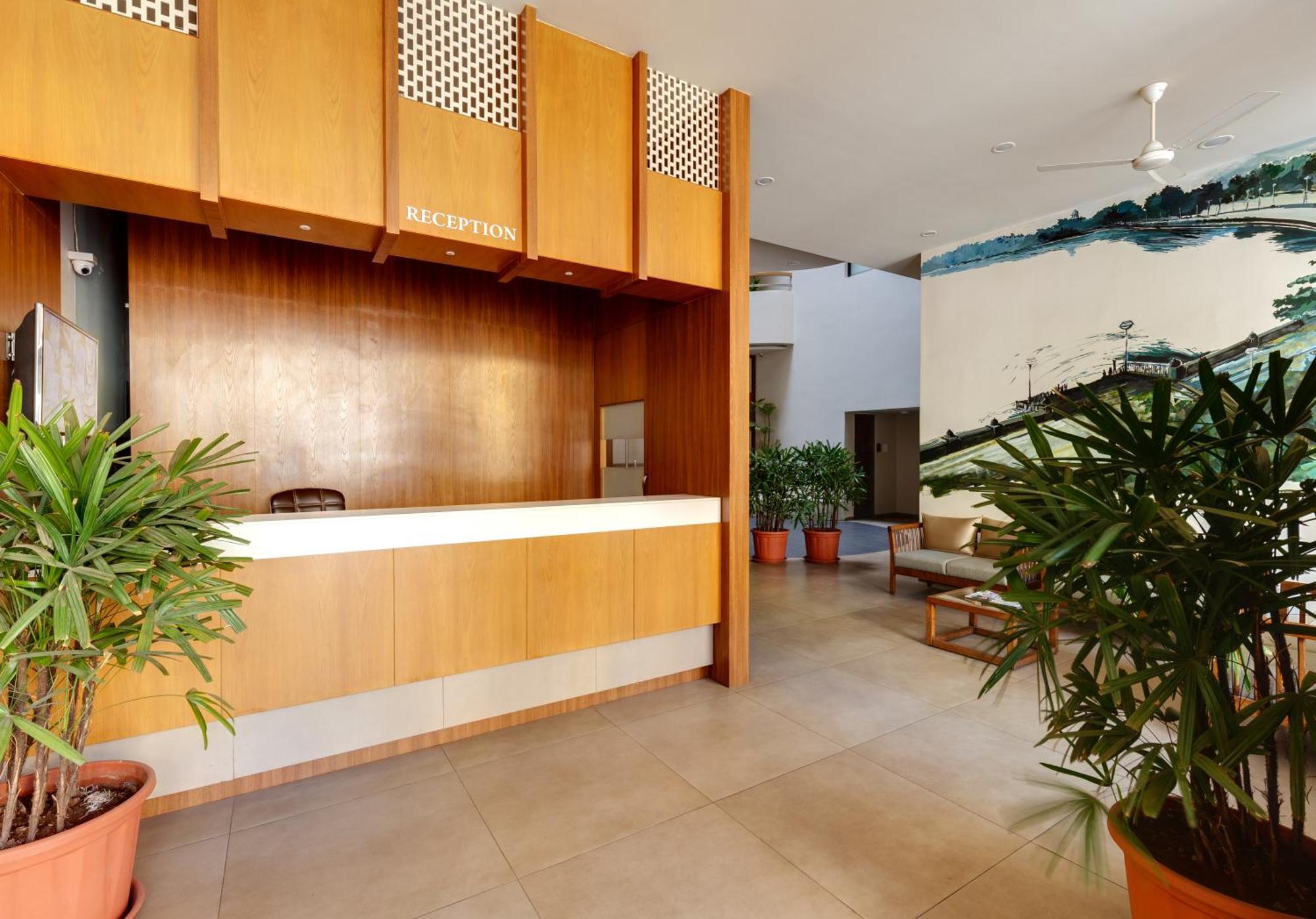 Hotel Classic Mid Town, 戈尔哈布尔 外观 照片