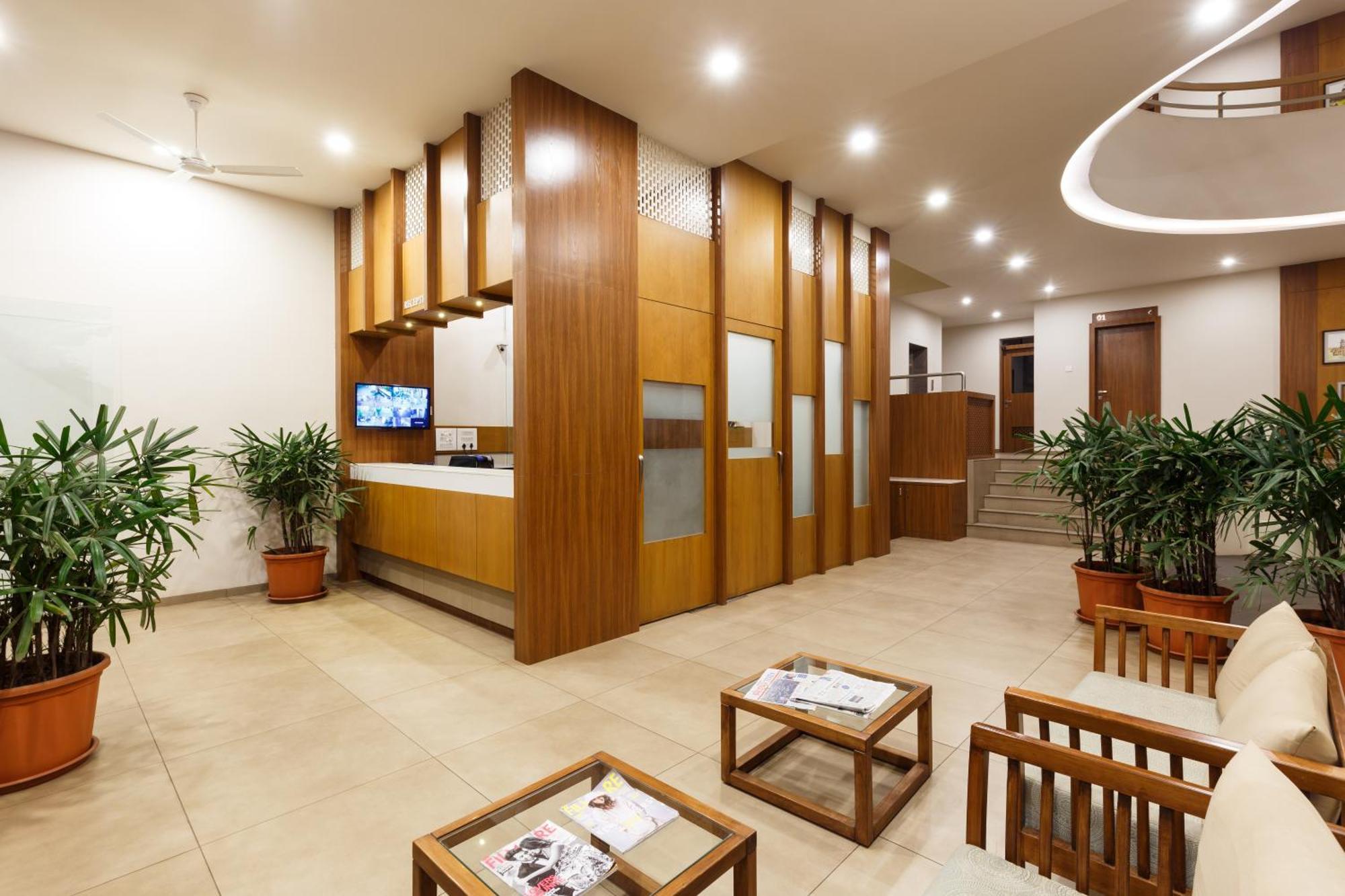 Hotel Classic Mid Town, 戈尔哈布尔 外观 照片