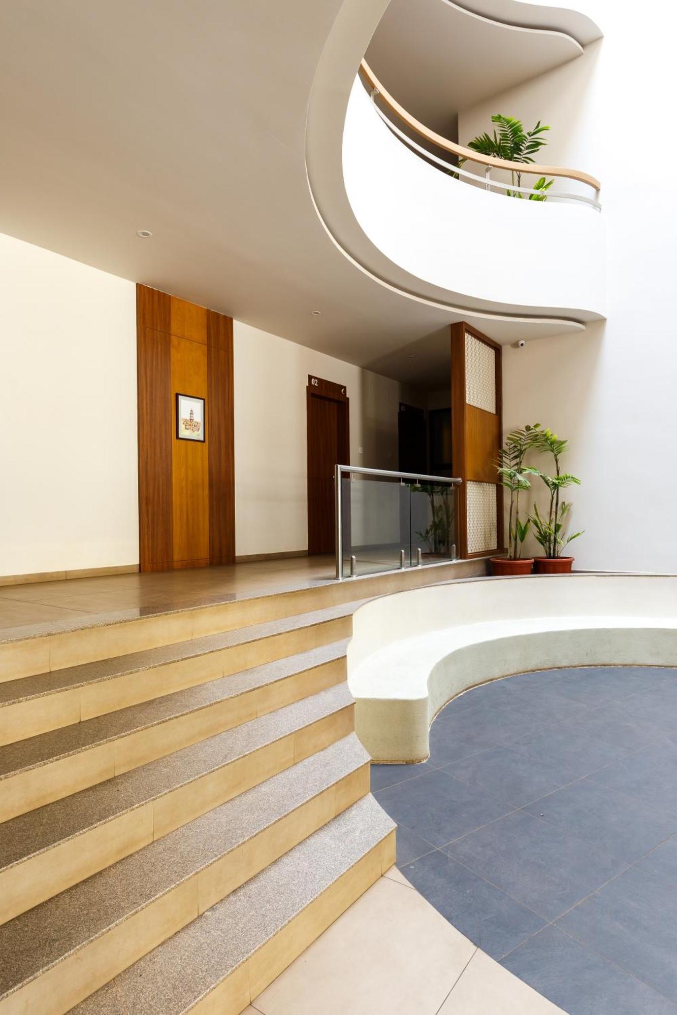 Hotel Classic Mid Town, 戈尔哈布尔 外观 照片