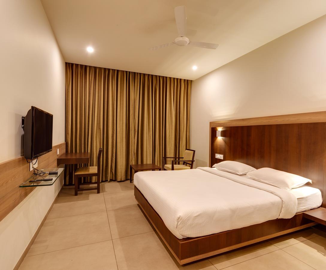 Hotel Classic Mid Town, 戈尔哈布尔 外观 照片