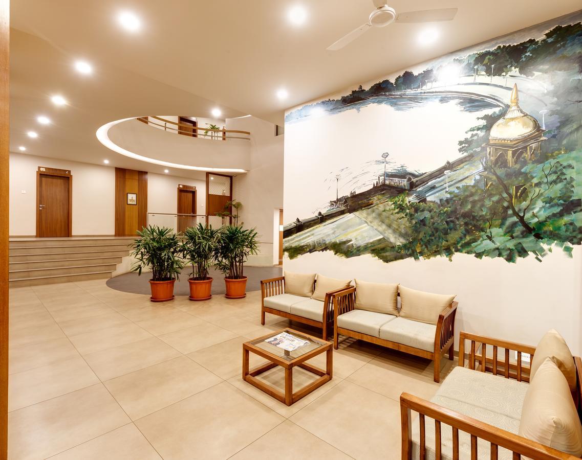 Hotel Classic Mid Town, 戈尔哈布尔 外观 照片