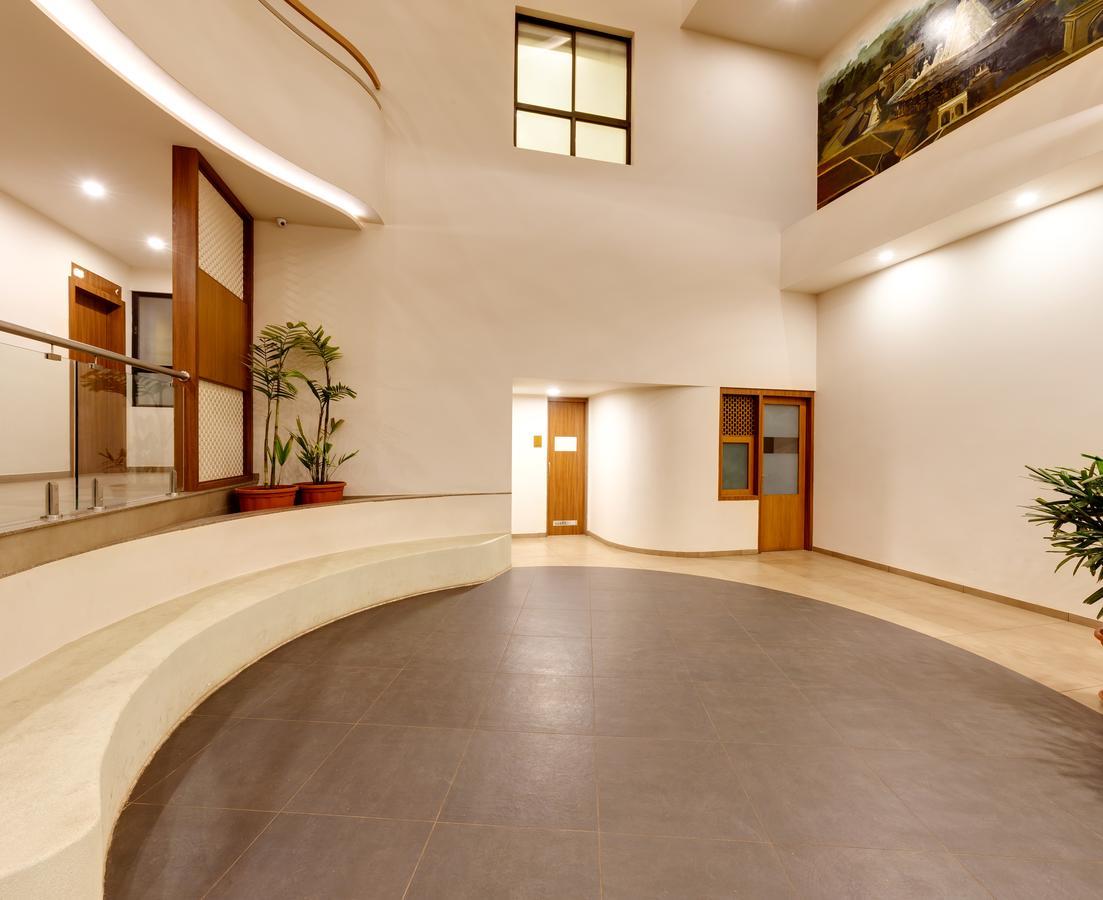 Hotel Classic Mid Town, 戈尔哈布尔 外观 照片